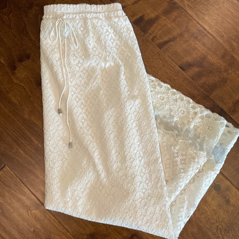 Cream Lace Skirt Sz Small with Elastic Waist
